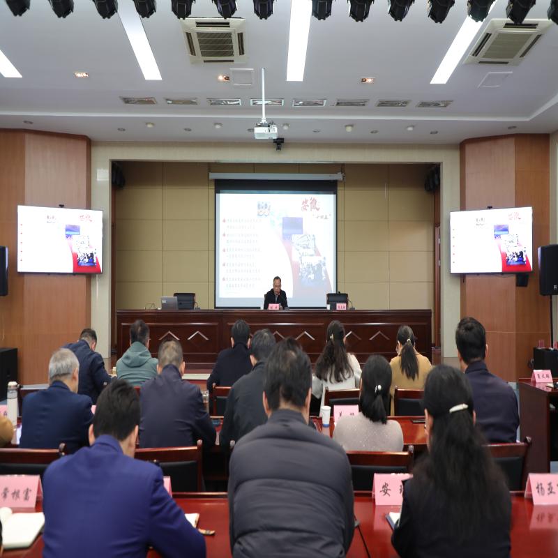 学习贯彻党的二十届四中全会精神
市委宣讲团在经开区宣讲